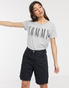 Серая футболка с логотипом Tommy Jeans-Серый