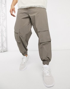 Нейлоновые джоггеры с карманами на молнии ASOS DESIGN-Серый