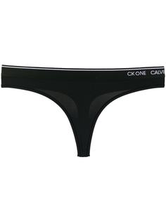 Calvin Klein Underwear трусы-стринги с логотипом на поясе