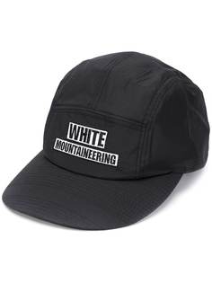 White Mountaineering бейсболка с вышитым логотипом