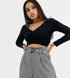 Черный топ с V-образным вырезом и сборкой ASOS DESIGN Petite