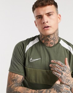 Футболка цвета хаки с полосой на груди Nike-Зеленый
