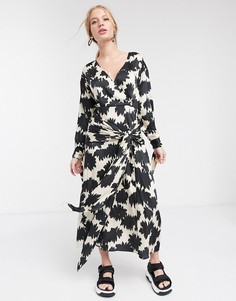 Платье с запахом и цветочным принтом Topshop-Черный