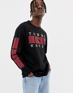 Черный лонгслив с логотипом на груди и рукавах Tommy Jeans