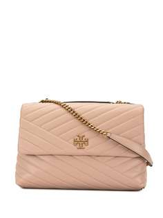 Tory Burch стеганая сумка на плечо Kira с узором шеврон