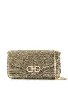 Salvatore Ferragamo мини-клатч с эффектом металлик и декором Gancini