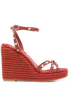Valentino босоножки Valentino Garavani Rockstud Torchon 120 на танкетке