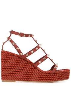 Valentino босоножки Valentino Garavani Rockstud 110 на танкетке