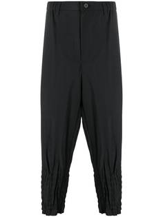 Issey Miyake Men зауженные брюки со складками