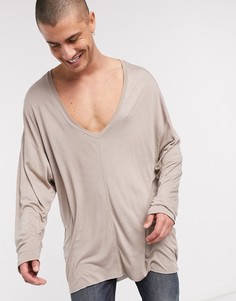 Бежевый лонгслив oversized с V-образным вырезом ASOS DESIGN