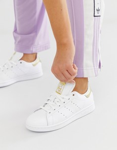 Белые кроссовки с золотистой отделкой металлик adidas Originals Stan Smith-Белый