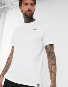 Футболка с вышитым логотипом adidas Originals-Белый