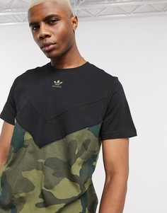 Черная футболка с логотипом и камуфляжными вставками adidas Originals-Черный