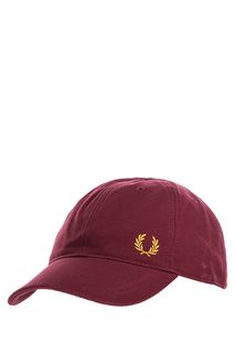 Бордовая бейсболка с логотипом бренда Fred Perry