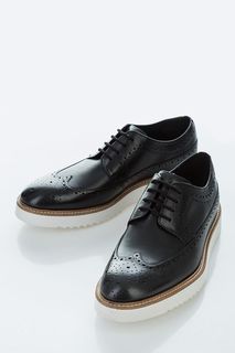 Черные кожаные туфли с брогированием Clarks