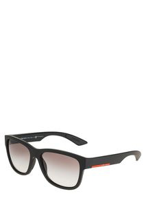 Солнцезащитные очки в черной пластиковой оправе Prada Linea Rossa