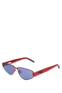 Солнцезащитные очки в оправе красного цвета Tommy Hilfiger