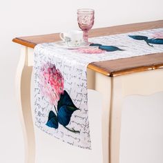 Дорожка на стол "Гортензия на фоне текста" 44х210 см Myatashop