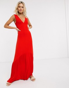 Красное платье макси с V-образным вырезом и баской ASOS DESIGN-Красный