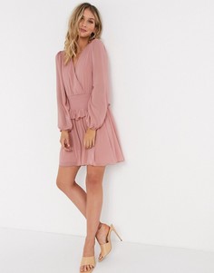 Розовое короткое приталенное платье с присборенной талией и запахом ASOS DESIGN-Розовый