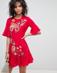Короткое приталенное платье с вышивкой ASOS DESIGN-Красный