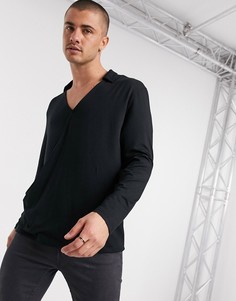 Свободный черный лонгслив с V-образным вырезом и отложным воротником ASOS DESIGN