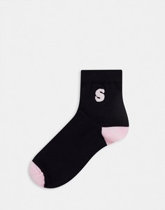 Черные носки с розовым инициалом "S" ASOS DESIGN-Черный