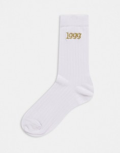 Белые высокие носки с золотистой вышивкой "1999" ASOS DESIGN-Белый