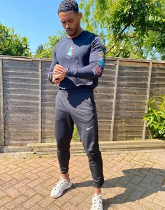 Черный лонгслив с принтом Nike Running