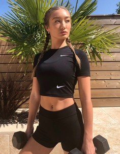 Черный кроп-топ с двойным логотипом-галочкой Nike