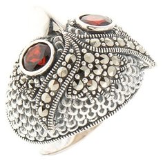 МАРКАЗИТ Кольцо с гранатами и марказитами из серебра HR669, размер 17.5