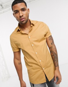 Рубашка узкого кроя горчичного цвета с короткими рукавами ASOS DESIGN-Желтый