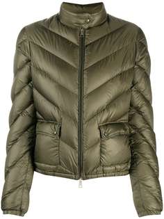 Moncler стеганый пуховик с узором шеврон