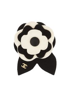 Chanel Pre-Owned брошь 2002-го года Camellia