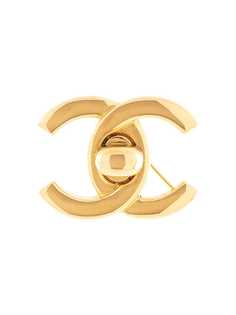 Chanel Pre-Owned брошь 1996-го года в форме замка с логотипом CC