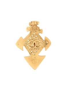 Chanel Pre-Owned брошь 1994-го года с логотипом