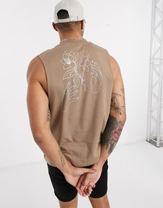 Свободная футболка без рукавов с принтом на спине ASOS DESIGN-Коричневый