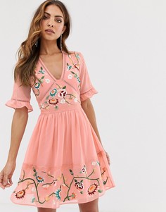 Розовое платье мини с вышивкой и кружевом ASOS DESIGN-Розовый