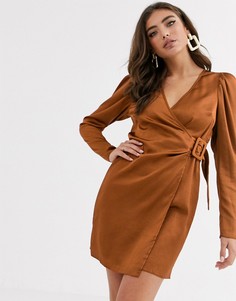 Атласное платье мини рыжего цвета с запахом и пряжкой ASOS DESIGN-Коричневый