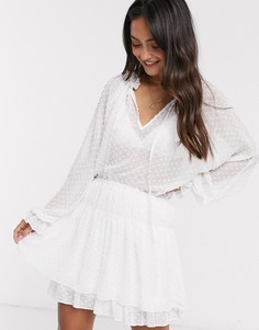 Платье мини цвета слоновой кости с ярусной юбкой ASOS DESIGN-Белый
