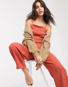 Оранжевый комбинезон на бретельках со сборками Bershka