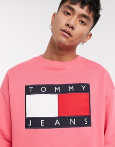 Розовый свитшот с круглым вырезом и большим логотипом-флагом Tommy Jeans