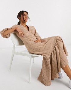 Платье миди в полоску с глубоким вырезом и баской ASOS DESIGN premium-Коричневый