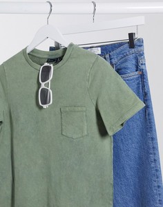 Выбеленная футболка цвета хаки с карманом ASOS DESIGN-Зеленый