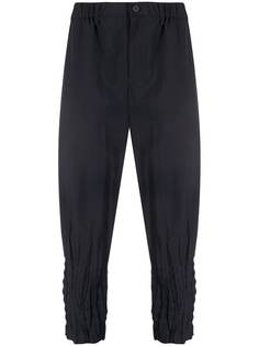 Issey Miyake Men укороченные брюки в тонкую полоску