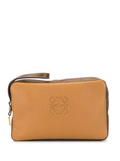 Loewe Pre-Owned клатч с тиснением Anagram