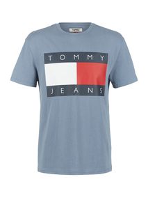 Синяя футболка с логотипом бренда Tommy Jeans