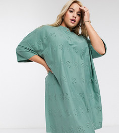 Платье-футболка цвета хаки в стиле oversized с вышивкой ришелье ASOS DESIGN Curve-Зеленый