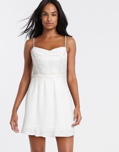 Короткое приталенное платье с вышивкой Gilli-Белый