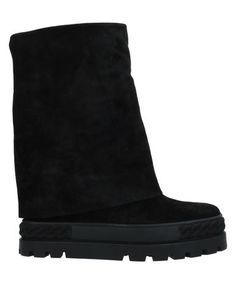 Полусапоги и высокие ботинки Casadei